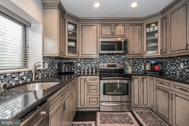 23 BEGONIA LN, Levittown, PA 19054
