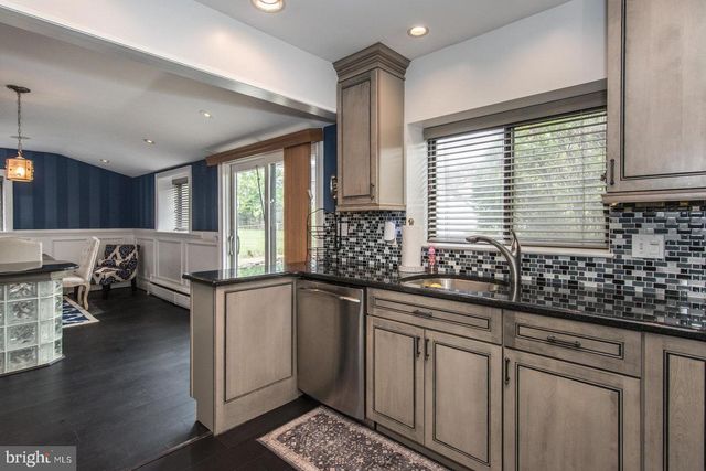 23 BEGONIA LN, Levittown, PA 19054