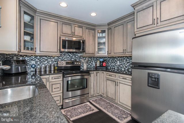 23 BEGONIA LN, Levittown, PA 19054