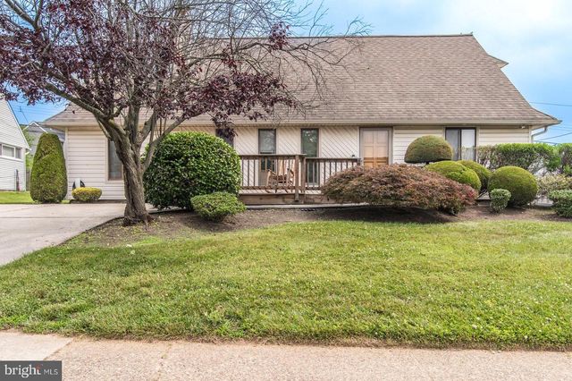 23 BEGONIA LN, Levittown, PA 19054