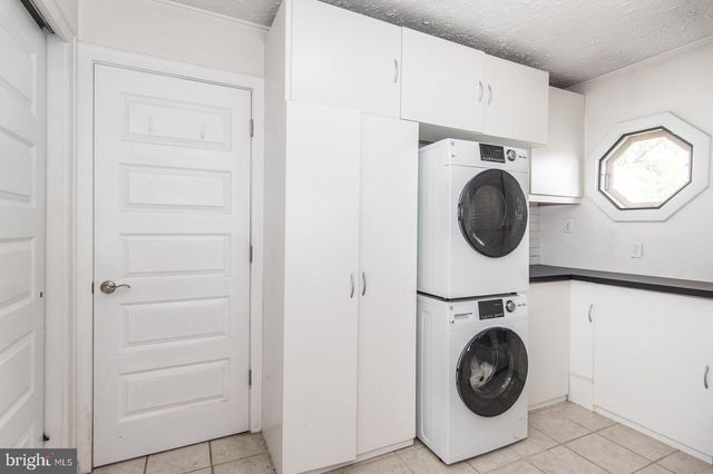23 BEGONIA LN, Levittown, PA 19054