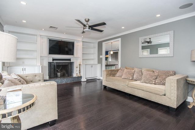 23 BEGONIA LN, Levittown, PA 19054