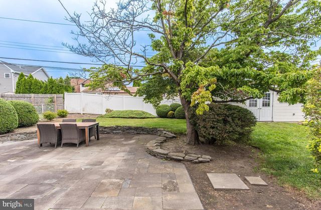 23 BEGONIA LN, Levittown, PA 19054