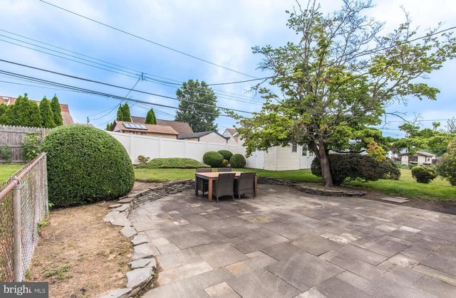23 BEGONIA LN, Levittown, PA 19054