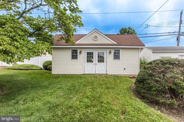 23 BEGONIA LN, Levittown, PA 19054
