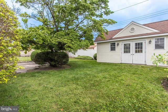 23 BEGONIA LN, Levittown, PA 19054
