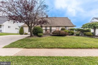23 BEGONIA LN, Levittown, PA 19054