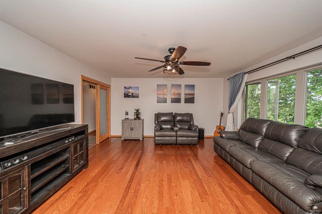 115 Harvard Pl, Manhattan, KS 66502