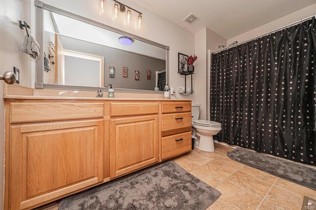 115 Harvard Pl, Manhattan, KS 66502