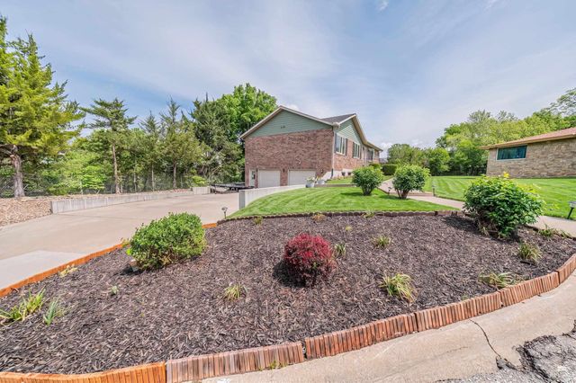 115 Harvard Pl, Manhattan, KS 66502