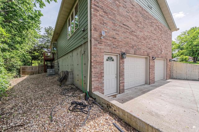 115 Harvard Pl, Manhattan, KS 66502