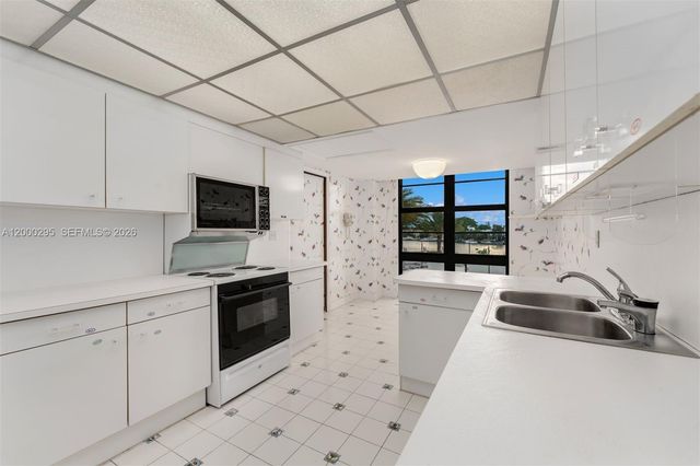 5500 Collins Ave 304, Miami Beach, FL 33140