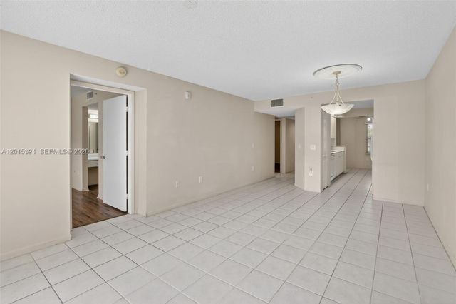 700 SW 137th Ave 110H, Pembroke Pines, FL 33027