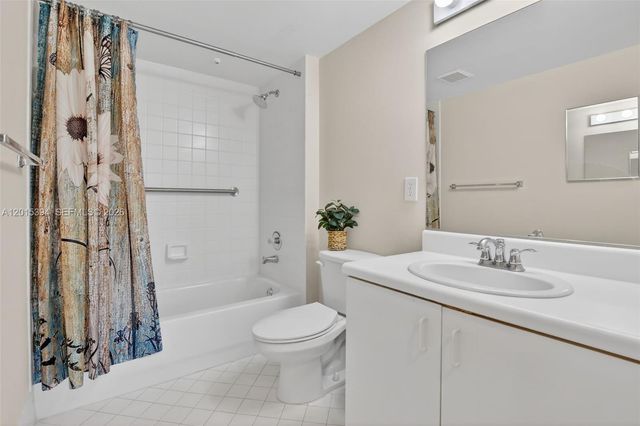 700 SW 137th Ave 110H, Pembroke Pines, FL 33027