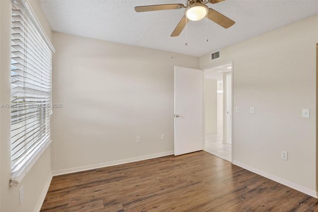 700 SW 137th Ave 110H, Pembroke Pines, FL 33027