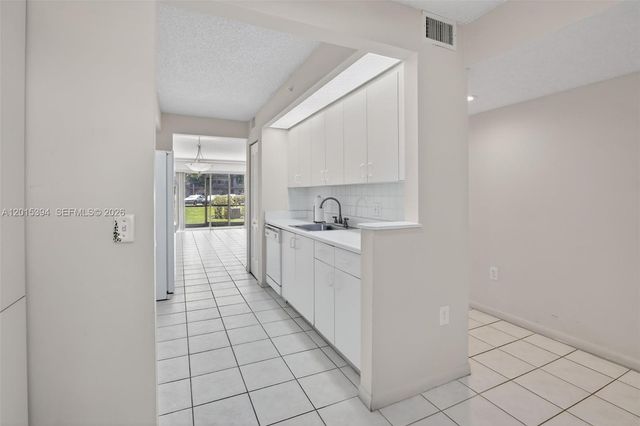 700 SW 137th Ave 110H, Pembroke Pines, FL 33027