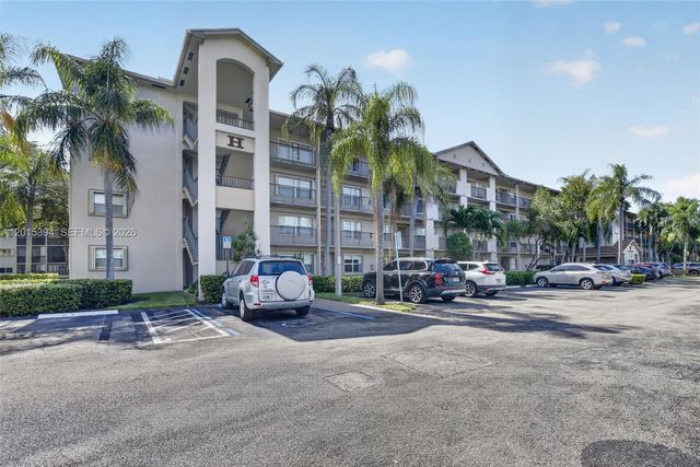 700 SW 137th Ave 110H, Pembroke Pines, FL 33027