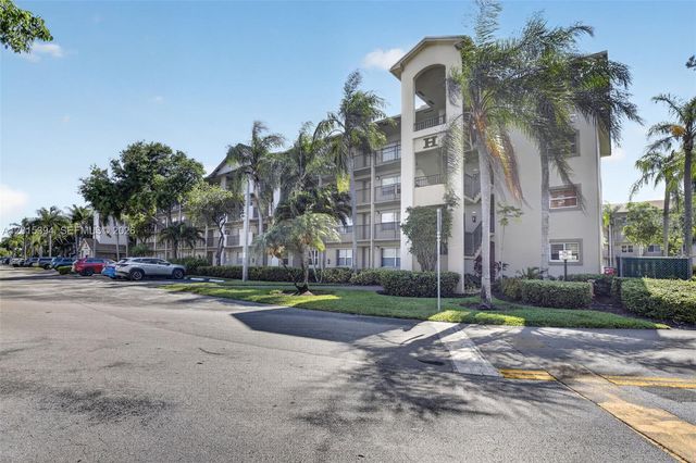 700 SW 137th Ave 110H, Pembroke Pines, FL 33027