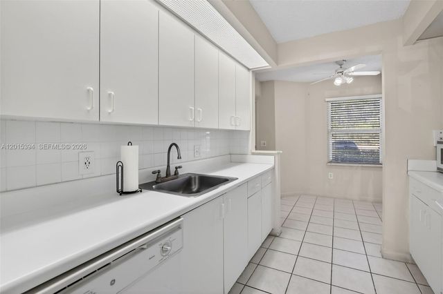 700 SW 137th Ave 110H, Pembroke Pines, FL 33027