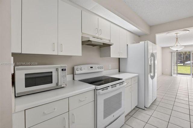 700 SW 137th Ave 110H, Pembroke Pines, FL 33027