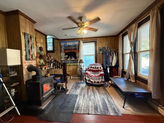 617 Roxbury ST, Clifton Forge, VA 24422