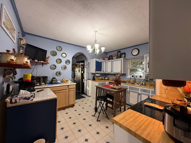 617 Roxbury ST, Clifton Forge, VA 24422