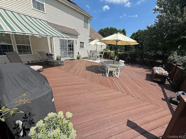 8 Ashford Lane, Huntington, NY 11743