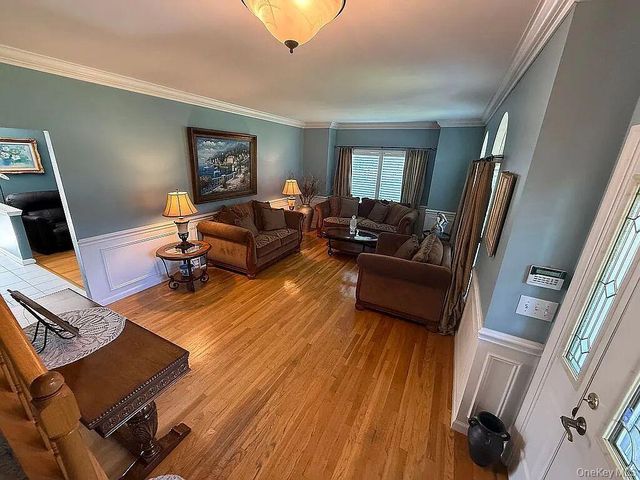 8 Ashford Lane, Huntington, NY 11743
