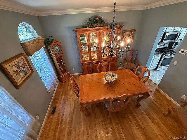 8 Ashford Lane, Huntington, NY 11743