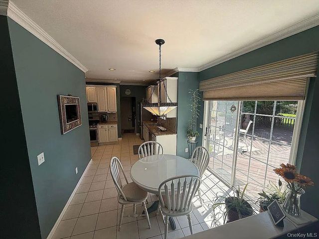 8 Ashford Lane, Huntington, NY 11743