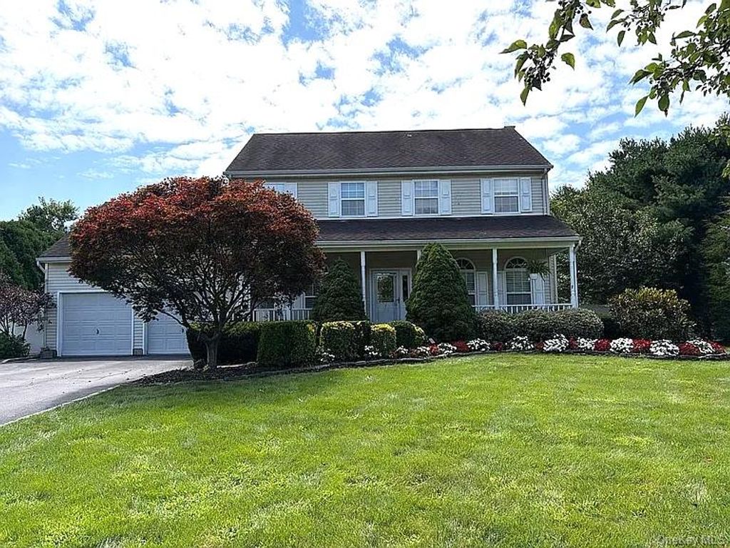 8 Ashford Lane, Huntington, NY 11743 — exterior
