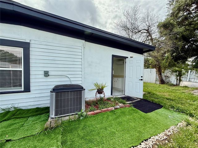 1813 E WOOD STREET, Tampa, FL 33604