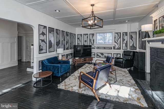 10 WHITTIER AVE, Trenton, NJ 08618