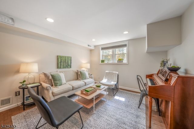 2 Dogwood Ter, Livingston Twp., NJ 07039