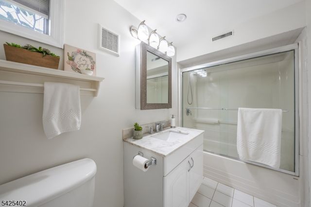 2 Dogwood Ter, Livingston Twp., NJ 07039