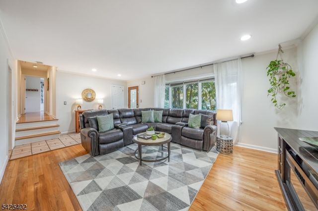 2 Dogwood Ter, Livingston Twp., NJ 07039