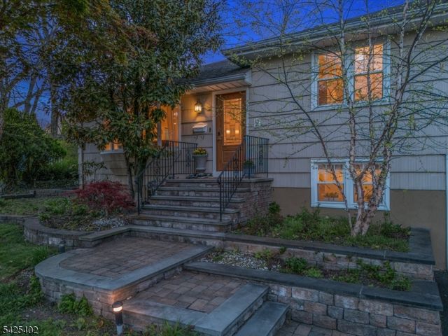 2 Dogwood Ter, Livingston Twp., NJ 07039