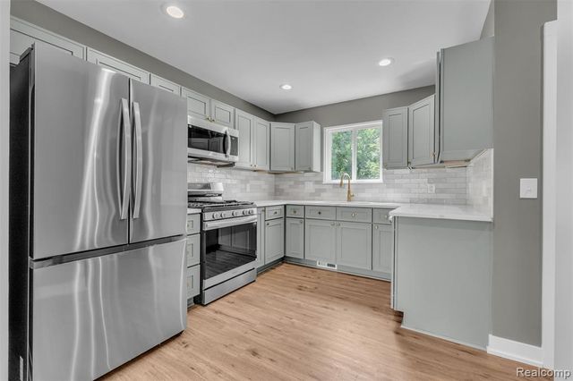 27380 Leroy Street, Taylor, MI 48180