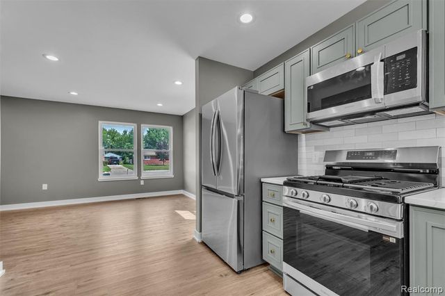 27380 Leroy Street, Taylor, MI 48180