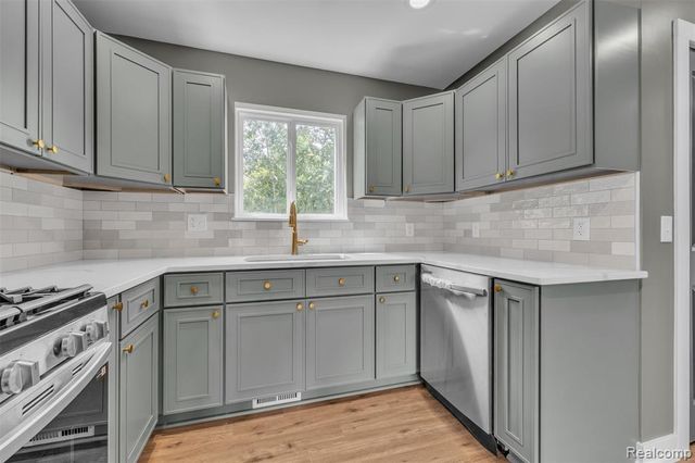 27380 Leroy Street, Taylor, MI 48180