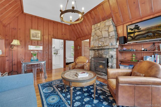 115 Tanglewylde Road, Lake Peekskill, NY 10537