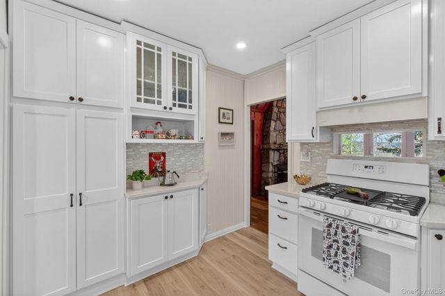 115 Tanglewylde Road, Lake Peekskill, NY 10537