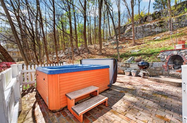 115 Tanglewylde Road, Lake Peekskill, NY 10537