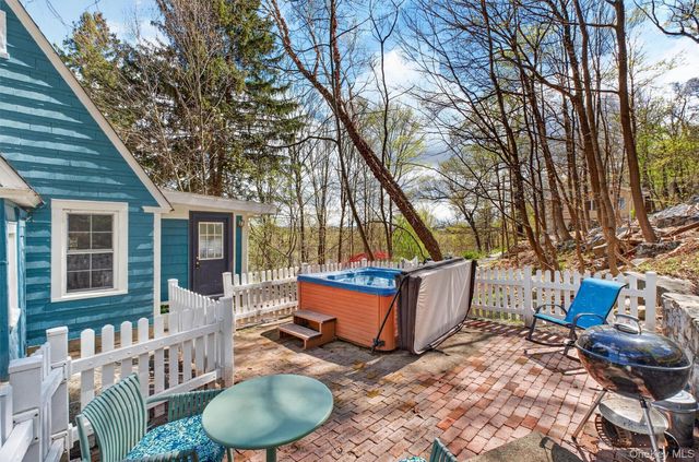 115 Tanglewylde Road, Lake Peekskill, NY 10537