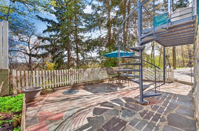 115 Tanglewylde Road, Lake Peekskill, NY 10537