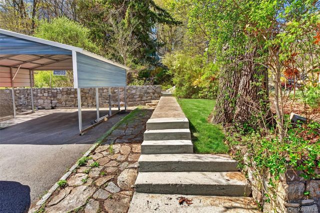115 Tanglewylde Road, Lake Peekskill, NY 10537