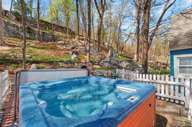 115 Tanglewylde Road, Lake Peekskill, NY 10537