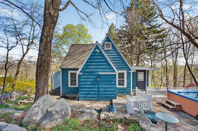 115 Tanglewylde Road, Lake Peekskill, NY 10537