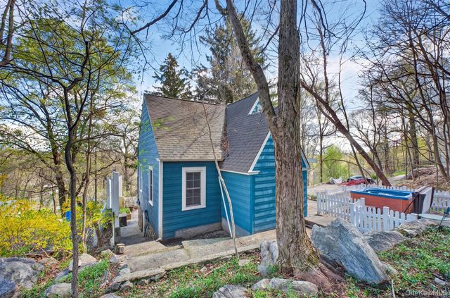 115 Tanglewylde Road, Lake Peekskill, NY 10537