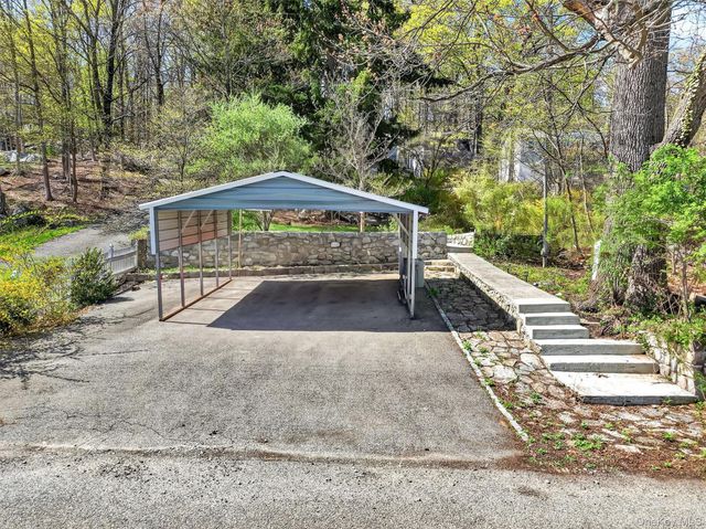 115 Tanglewylde Road, Lake Peekskill, NY 10537